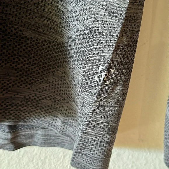 Lululemon sz XL Metal Vent Tech Long Sleeve Black / Anchor great pre owned cond - Picture 5 of 10